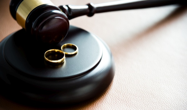 Boşanma Davasında Maddi Tazminat Şartları Nelerdir?